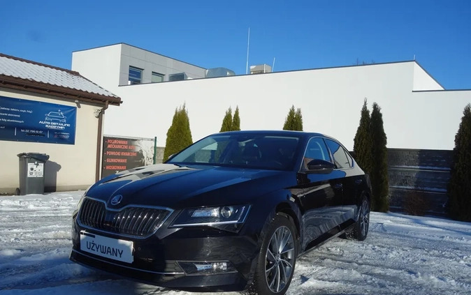 Skoda Superb cena 105000 przebieg: 69700, rok produkcji 2017 z Radzymin małe 232